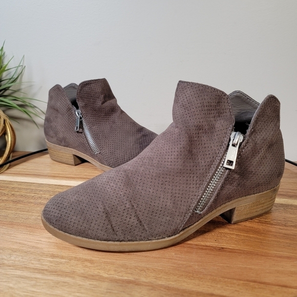 Universal Threads Dylan Faux Suede Ankle Boots Size 6.5 - Picture 4 of 15